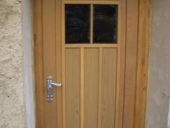 Holz-Haustür mit geteilter Glasscheibe